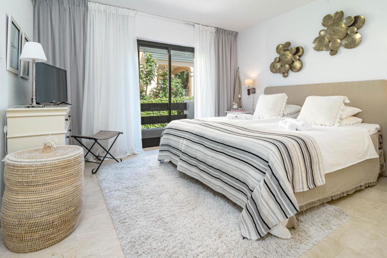 Hébergement de vacances Seaside 3 Bedroom Townhouse In San Pedro Close To The With Private Garden