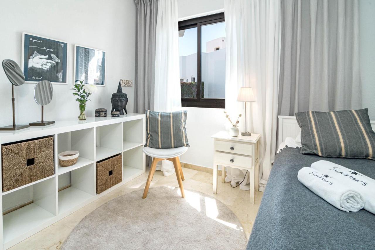 Seaside 3 Bedroom Townhouse In San Pedro Close To The With Private Garden Hébergement de vacances