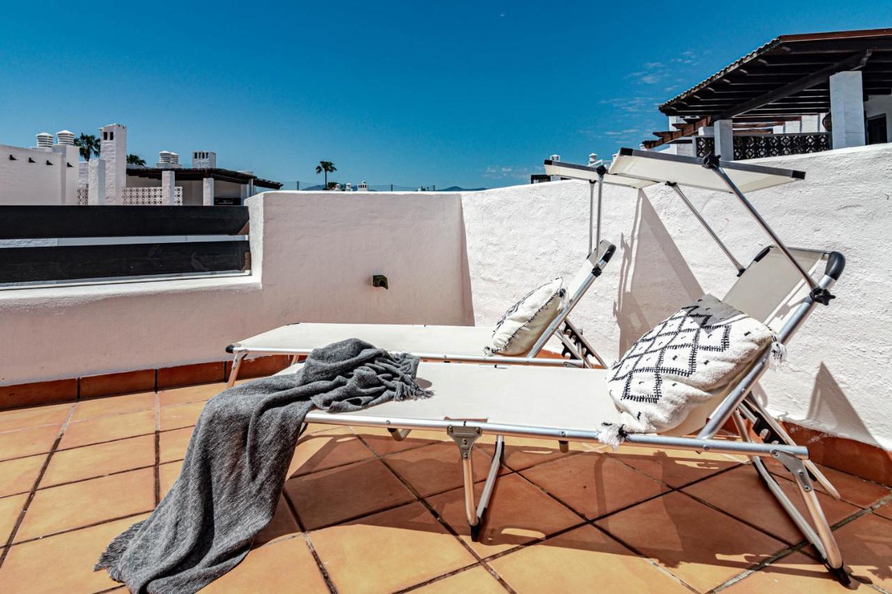 Hébergement de vacances Seaside 3 Bedroom Townhouse In San Pedro Close To The With Private Garden