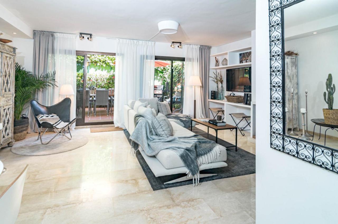 Seaside 3 Bedroom Townhouse In San Pedro Close To The With Private Garden Hébergement de vacances *